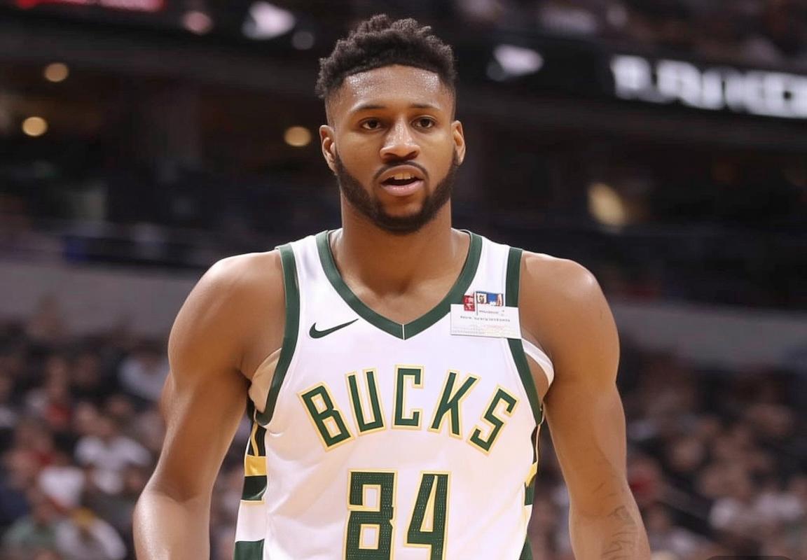 密尔沃基雄鹿队引援策略：瞄准杰拉米·格兰特与马库斯·斯马特，提升运动能力与阵容深度